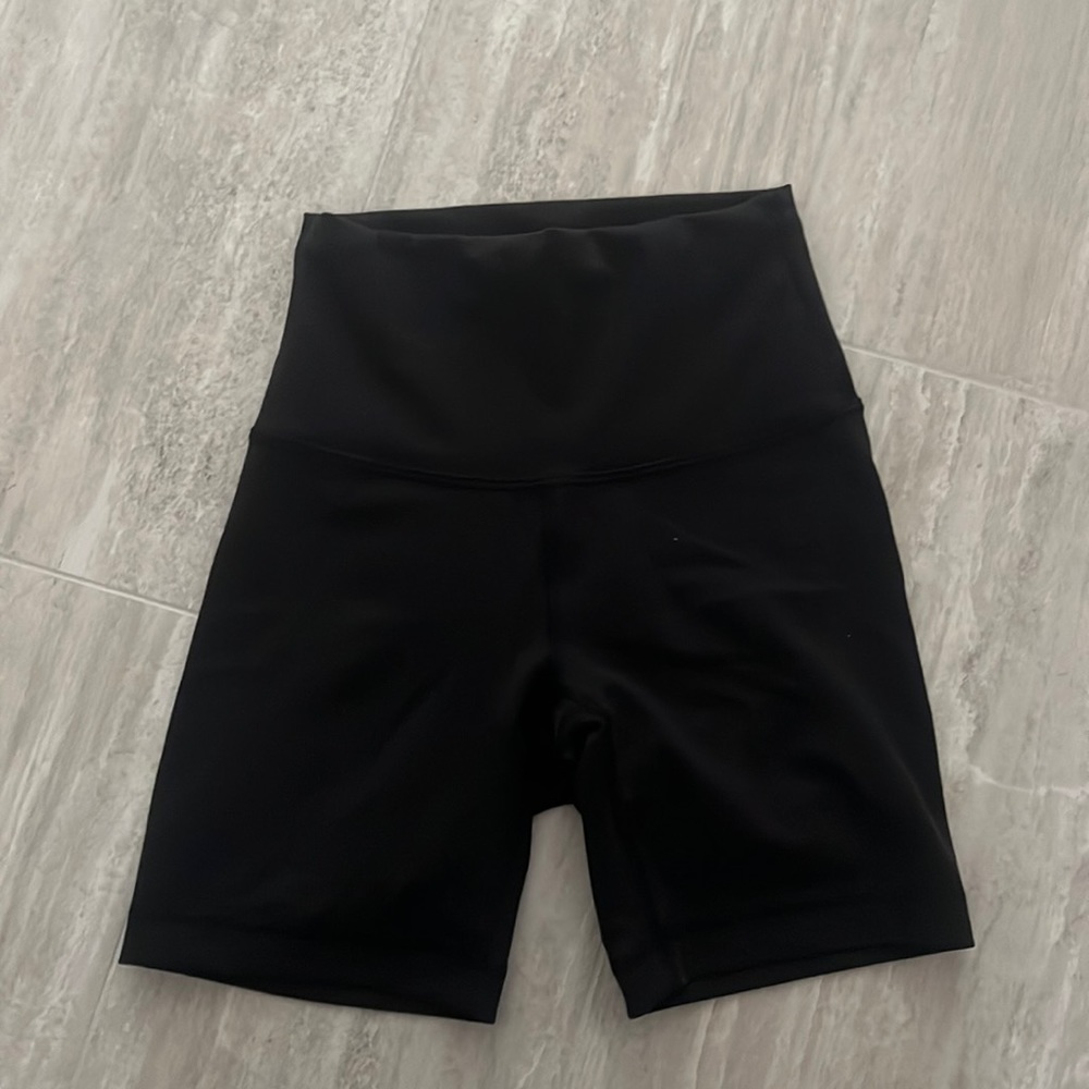 Never worn wunder under, perfect condition